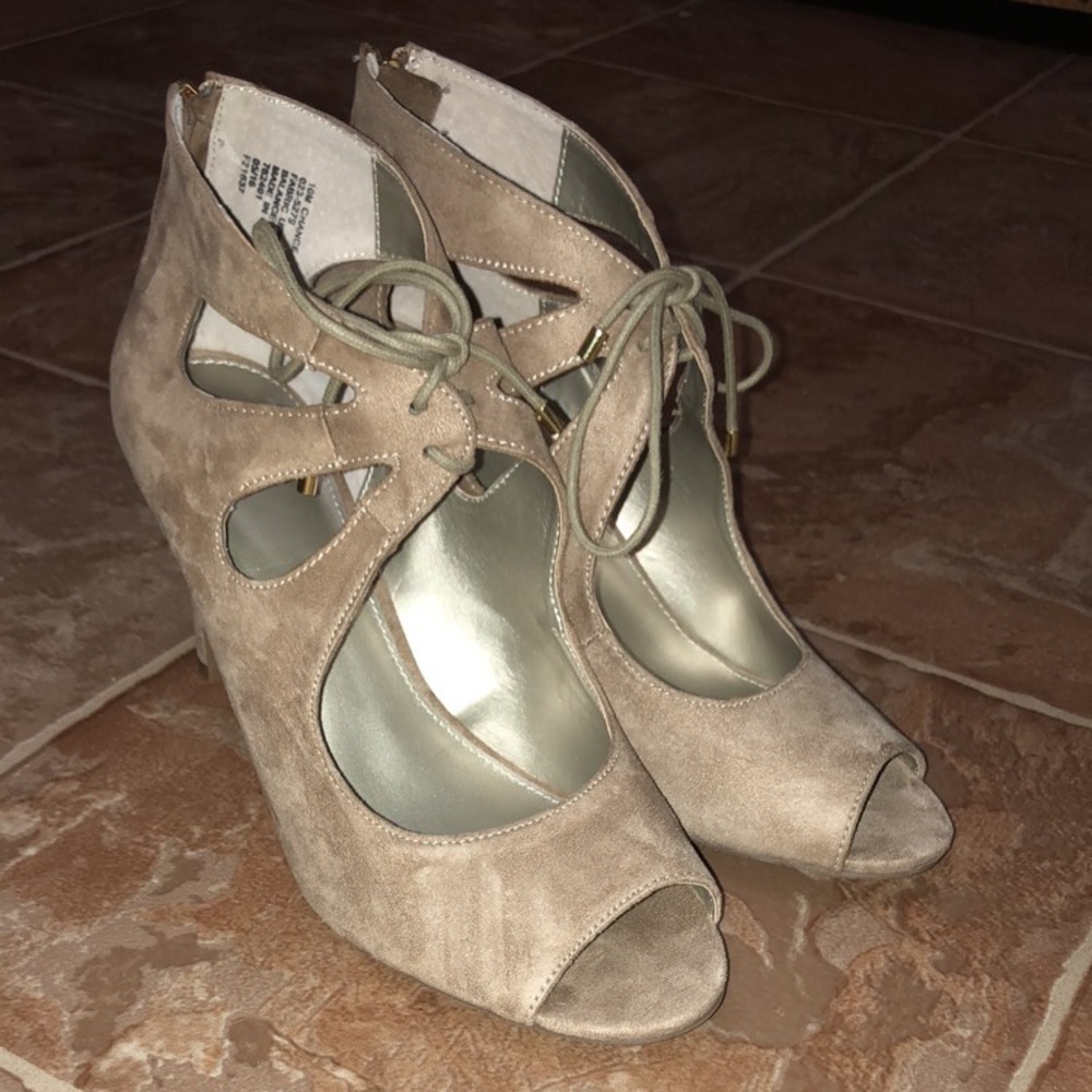 BRAND NEW A.N.A Chance Peep Toe Pumps